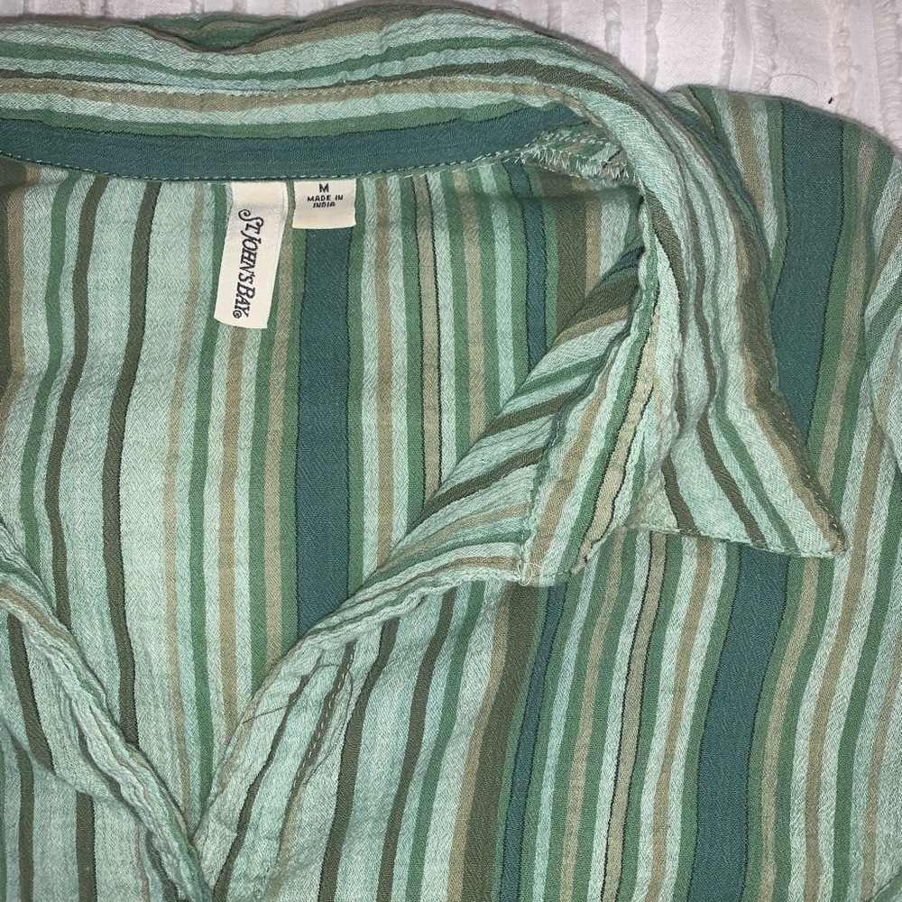 VINTAGE BUTTON UP - Picture 3 of 3